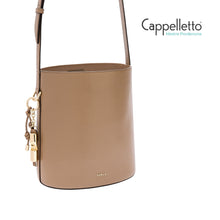 Carica l'immagine nel visualizzatore di Gallery, ROXIE S Bucket Bag Toffee
