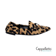 Carica l'immagine nel visualizzatore di Gallery, Mocassino 1345A in Cavallino Leo Print
