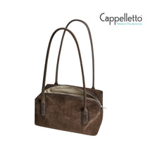 Carica l'immagine nel visualizzatore di Gallery, CPH 521 Baguette Bag Suede Dark Brown
