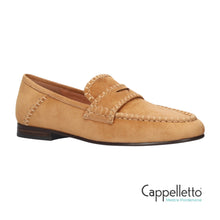 Carica l'immagine nel visualizzatore di Gallery, Loafer in Suede con Impunture Cammello
