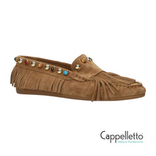 Carica l'immagine nel visualizzatore di Gallery, GUAVA Loafer Cuero Tan Borchie e Frangia
