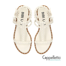 Carica l'immagine nel visualizzatore di Gallery, Sandalo Flat Cinturini Borchie OffWhite

