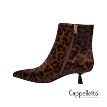 Carica l&#39;immagine nel visualizzatore di Gallery, SAKURA 45 Booties Leopardo
