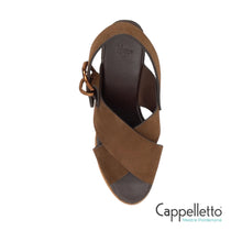 Carica l'immagine nel visualizzatore di Gallery, BETINA Sandalo Zeppa Suede Marrone
