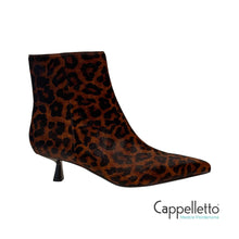 Carica l&#39;immagine nel visualizzatore di Gallery, SAKURA 45 Booties Leopardo
