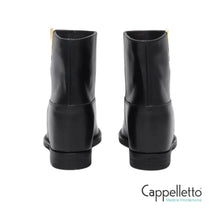 Carica l'immagine nel visualizzatore di Gallery, Stivaletto 2576 in Pelle Nera con V Dorata
