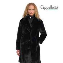 Carica l&#39;immagine nel visualizzatore di Gallery, GEESJE Cappotto Monopetto in EcoPelliccia Nero
