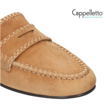 Carica l'immagine nel visualizzatore di Gallery, Loafer in Suede con Impunture Cammello
