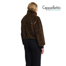 Carica l&#39;immagine nel visualizzatore di Gallery, AMBRA Giubbo corto in Ecopelliccia Leopard
