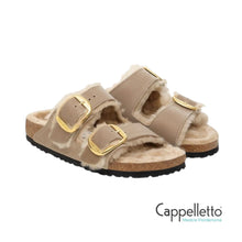 Carica l&#39;immagine nel visualizzatore di Gallery, Arizona Donna Big Buckle Shearling Tobacco Brown
