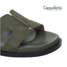 Carica l'immagine nel visualizzatore di Gallery, Sandalo Flat in Suede Verde Kaki
