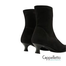 Carica l'immagine nel visualizzatore di Gallery, ZETINA Stivaletto EcoCamoscio Nero
