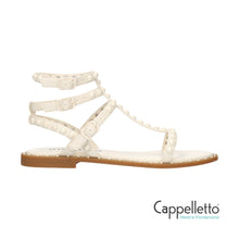 Carica l'immagine nel visualizzatore di Gallery, Sandalo Flat Cinturini Borchie OffWhite
