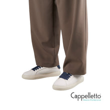 Carica l'immagine nel visualizzatore di Gallery, SOHO Uomo in Pelle Bianca con Dettagli Blu 3667
