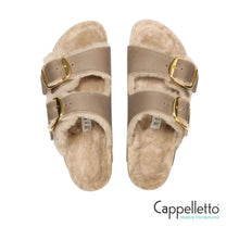 Carica l&#39;immagine nel visualizzatore di Gallery, Arizona Donna Big Buckle Shearling Tobacco Brown
