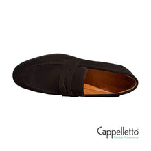 Carica l'immagine nel visualizzatore di Gallery, Loafer 1875 in Suede Mogano
