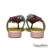 Carica l'immagine nel visualizzatore di Gallery, POM POM T-BAR Flat Suede Multi
