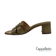 Carica l'immagine nel visualizzatore di Gallery, HOLLY Mules con Tacco in Pelle Verde Kaki
