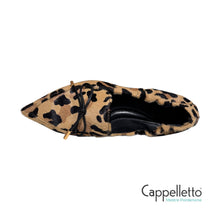 Carica l'immagine nel visualizzatore di Gallery, Mocassino 1345A in Cavallino Leo Print
