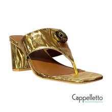 Carica l&#39;immagine nel visualizzatore di Gallery, CHELSEA Infradito T-Bar Block-Gold
