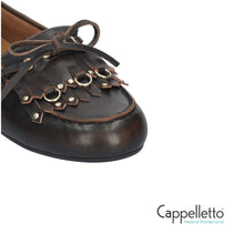 Carica l'immagine nel visualizzatore di Gallery, AURELIE Loafer in Pelle Anticata Marrone e Borchie
