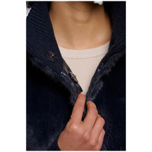 Carica l'immagine nel visualizzatore di Gallery, PILAR Cappotto con Dettagli in Maglia Dark Navy
