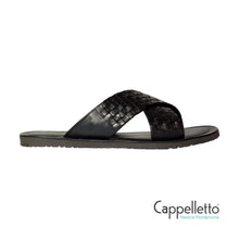 Carica l&#39;immagine nel visualizzatore di Gallery, Ciabatta di Pelle Intrecciata Nera M5728
