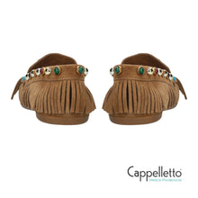 Carica l'immagine nel visualizzatore di Gallery, GUAVA Loafer Cuero Tan Borchie e Frangia
