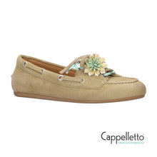 Carica l'immagine nel visualizzatore di Gallery, TANA Loafer Allacciata Motivo Floreale Camoscio Beige
