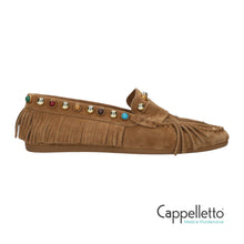 Carica l'immagine nel visualizzatore di Gallery, GUAVA Loafer Cuero Tan Borchie e Frangia
