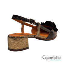 Carica l'immagine nel visualizzatore di Gallery, HEZEL SlingBack in Vernice Nera con Fiore Nero/Oro
