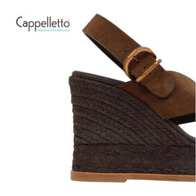 Carica l'immagine nel visualizzatore di Gallery, BETINA Sandalo Zeppa Suede Marrone
