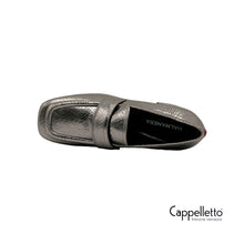 Carica l&#39;immagine nel visualizzatore di Gallery, CECIL 21 Mocassino Cracklè Gunmetal
