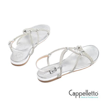 Carica l&#39;immagine nel visualizzatore di Gallery, COOPER Sandalo Flat Laminato Argento
