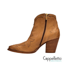Carica l'immagine nel visualizzatore di Gallery, Stivaletto Texano alla Caviglia DD138 in Frida Taupe
