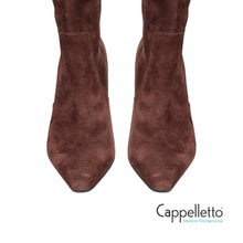 Carica l&#39;immagine nel visualizzatore di Gallery, Stivale a Tubo Suede Dark Brown
