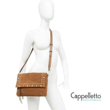 Carica l'immagine nel visualizzatore di Gallery, ELISA Borsa in Suede Caramel + Borchie

