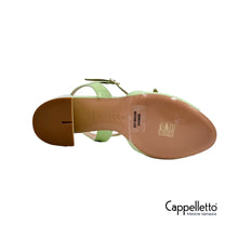 Carica l&#39;immagine nel visualizzatore di Gallery, Sandalo in Vernice Ambrosia
