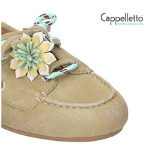 Carica l'immagine nel visualizzatore di Gallery, TANA Loafer Allacciata Motivo Floreale Camoscio Beige
