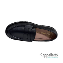 Carica l'immagine nel visualizzatore di Gallery, FONTI Penny Loafer con Mascherina in Pelle Nera
