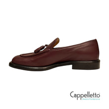 Carica l&#39;immagine nel visualizzatore di Gallery, Mocassino Donna con Nappine Bordeaux
