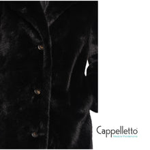 Carica l&#39;immagine nel visualizzatore di Gallery, GEESJE Cappotto Monopetto in EcoPelliccia Nero
