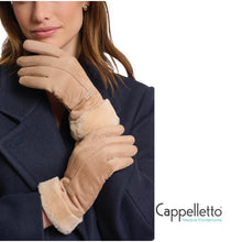 Carica l&#39;immagine nel visualizzatore di Gallery, DANZO Guanti in EcoPelliccia Camel
