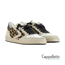 Carica l&#39;immagine nel visualizzatore di Gallery, Davis Limited Cavallino Donna
