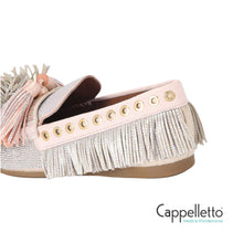 Carica l'immagine nel visualizzatore di Gallery, POM POM Mocassin Metal Comb Suede Cipria
