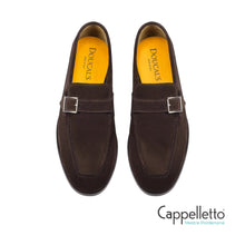 Carica l'immagine nel visualizzatore di Gallery, Mocassino Mono Fibbia in Suede Marrone "Terre"
