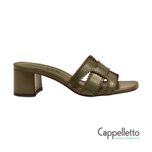 Carica l'immagine nel visualizzatore di Gallery, HOLLY Mules con Tacco in Pelle Verde Kaki
