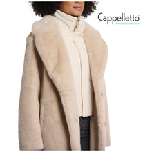 Carica l&#39;immagine nel visualizzatore di Gallery, GEESJE Cappotto Monopetto in EcoPelliccia Avena
