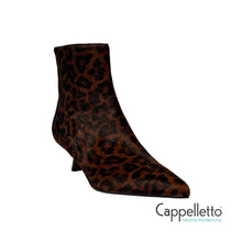 Carica l&#39;immagine nel visualizzatore di Gallery, SAKURA 45 Booties Leopardo
