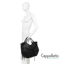 Carica l&#39;immagine nel visualizzatore di Gallery, SHANIA Borsa con Manici e Zip in Pelle Nera
